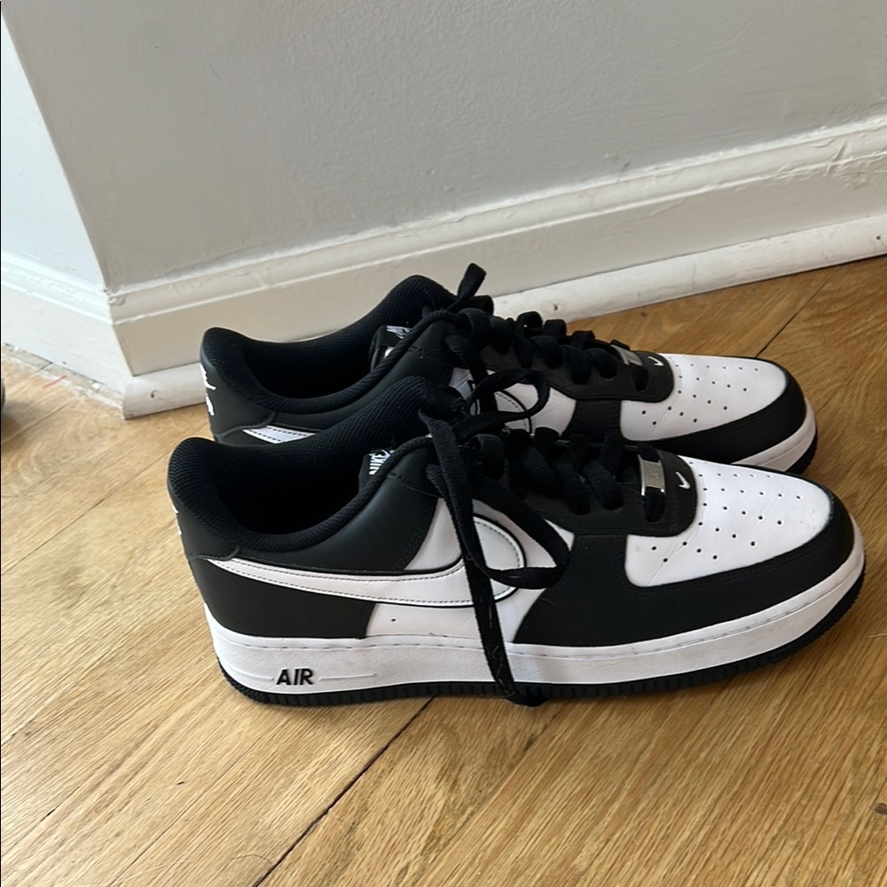 Nike Black and White Sneakers